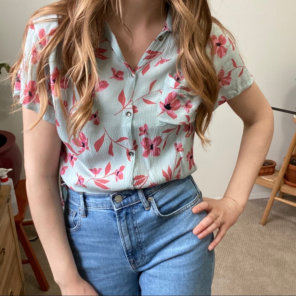 Billabong - cropped boxy tee with collar floral